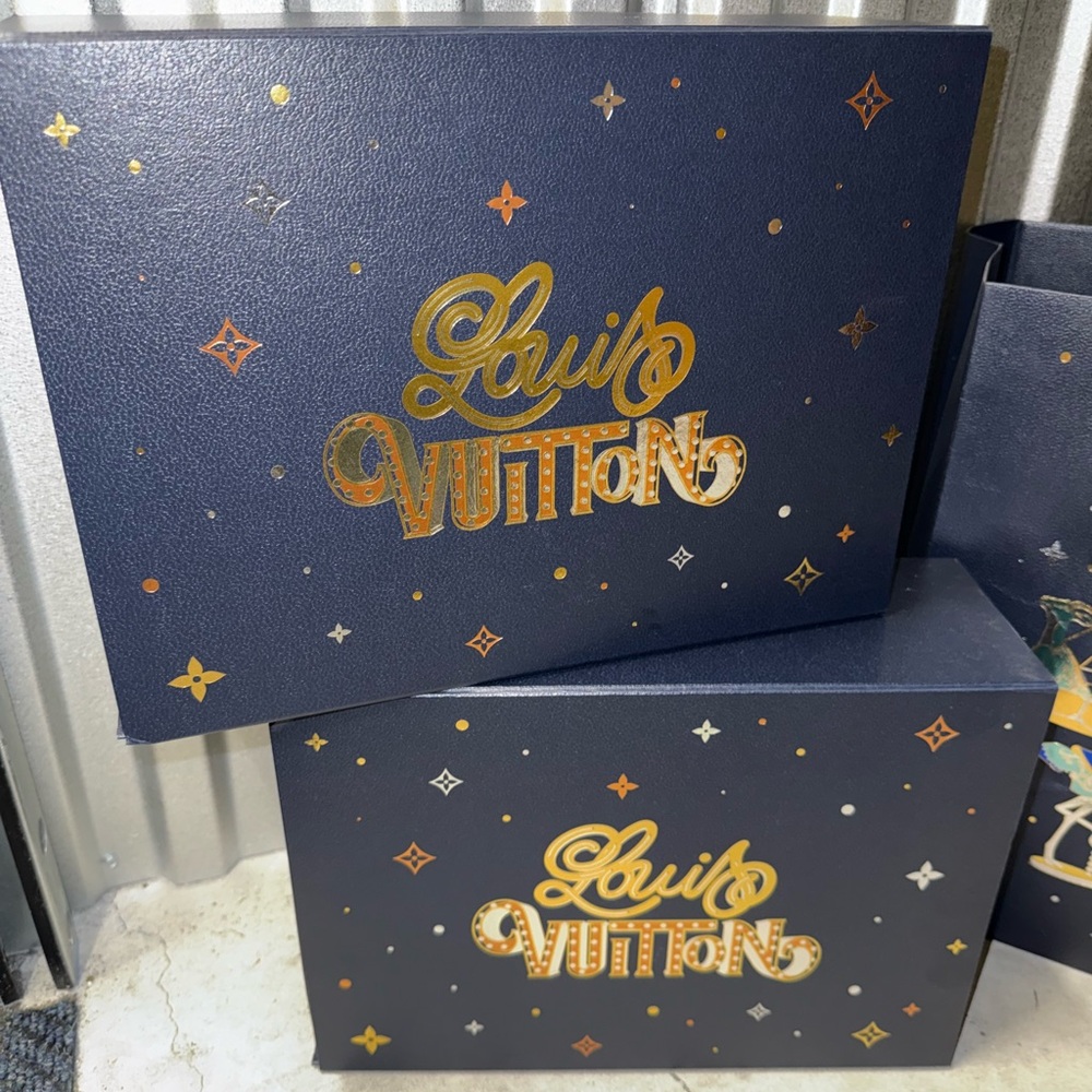 Louis Vuitton Black and Gold Gift Boxes - Picture 2 of 2